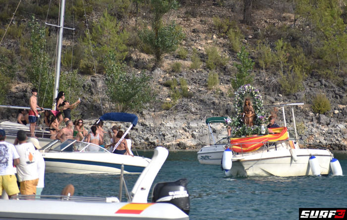 Cientos de embarcaciones rinden homenaje a la Virgen del Carmen en Entrepeñas