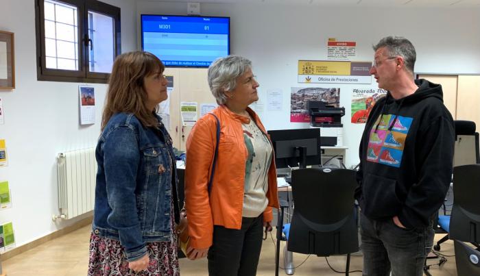 Visita de la subdelegada del Gobierno al SEPE en Cañete busca fomentar el servicio público y fijar población en la zona