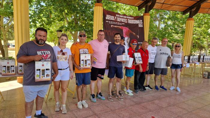 Gran nivel en los juegos tradicionales en Motilla del Palancar donde destaca la petanca con una participación de once parejas