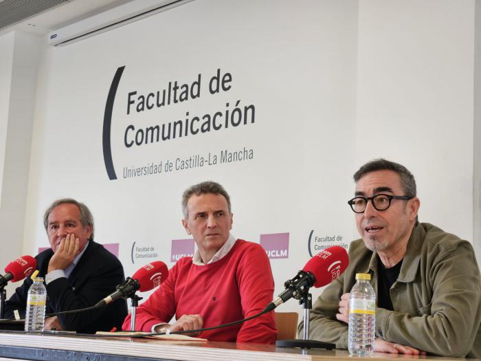 Paco de la Rosa reafirma que la vivienda es un derecho en un encuentro con estudiantes del campus