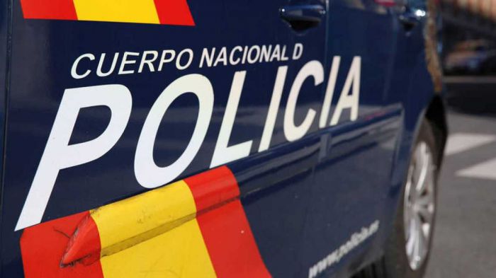 La Policía Nacional detiene a un joven y una menor de edad por su delito de robo con fuerza en un domicilio de la capital
