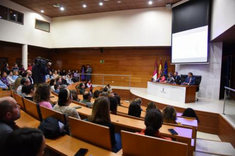 La Junta pone en marcha la campaña ‘#NomelíesPorSerMujer’ para concienciar sobre la desinformación de género en las redes sociales