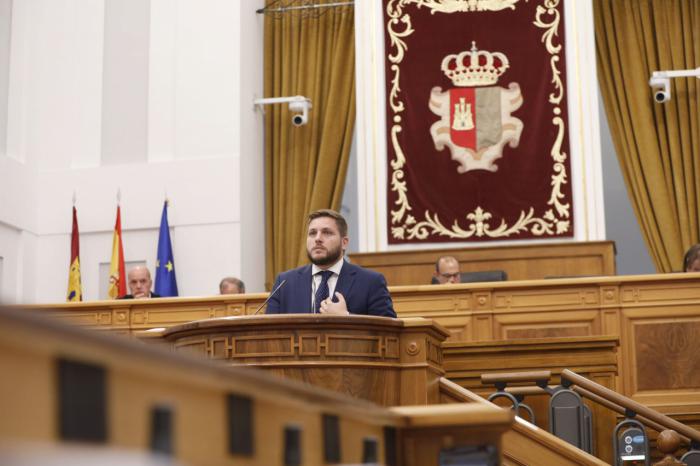 En la imagen, el consejero de Fomento, Nacho Hernando, interviene desde la tribuna.