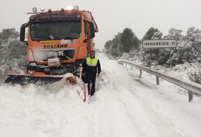 Más de 200 km de carreteras de la provincia se ven afectadas por el temporal de nieve