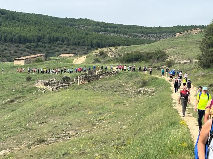 Más de 200 personas participaron este domingo en Palomera en la marcha de ocio saludable “7.000pasosX”