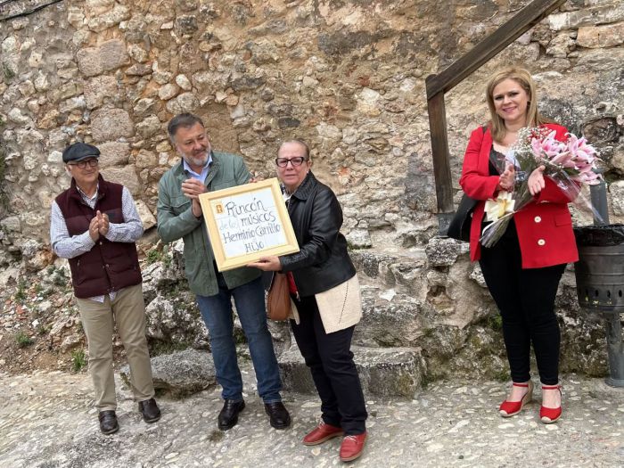 Cuenca homenajea a los músicos Herminio Carrillo e hijo junto a San Miguel, donde ya tienen su ‘Rincón’