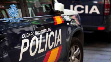 Un agente de la Policía Nacional es trasladado al hospital Virgen de la Luz tras un accidente en la Plaza España
