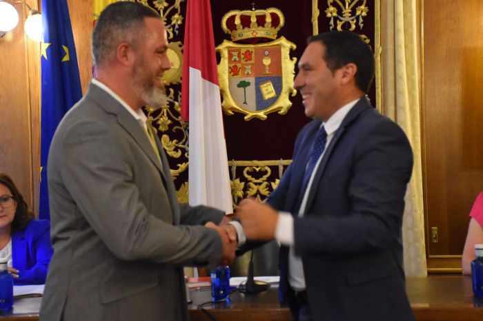 Diego Yuste toma posesión en el pleno ordinario de junio y ya es nuevo diputado provincial