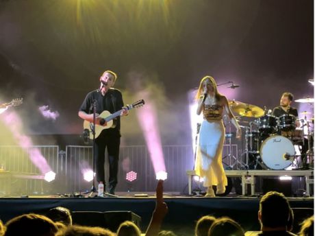 Maldita Nerea colabora con la conquense Paula Serrano en su último concierto