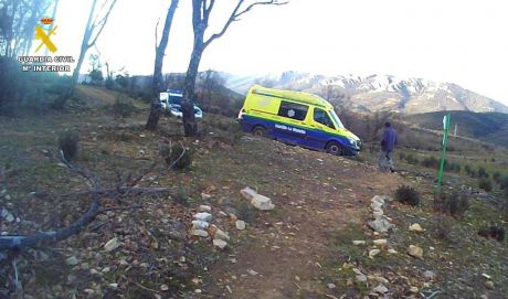 Rescatado un hombre tras caerse en una zona de difícil acceso en Poveda de la Sierra