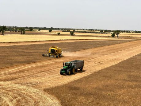 Se conceden 2,6 millones de euros a 151 agricultores y ganaderos para la renovación de maquinaria y equipos