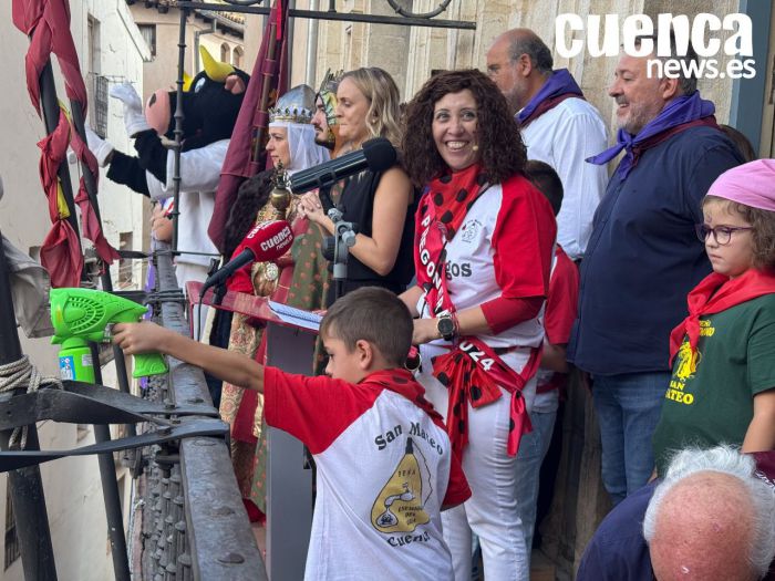 Laura García recuerda su conexión con las peñas y hace un homenaje a su familia durante el pregón de San Mataeo