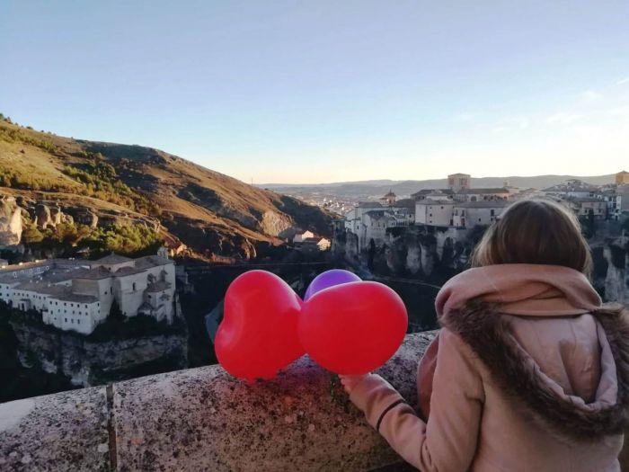 El 56% del turismo nacional en la provincia de Cuenca viaja en pareja