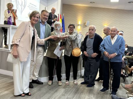 Reconocimientos en el acto del Día del Mayor a la Residencia de Mayores ‘Las Hoces’ y a Hortensia Monleón Cólliga