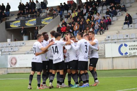 El Conquense brilla en La Fuensanta y mantiene su racha triunfal hacia el playoff (3-0)