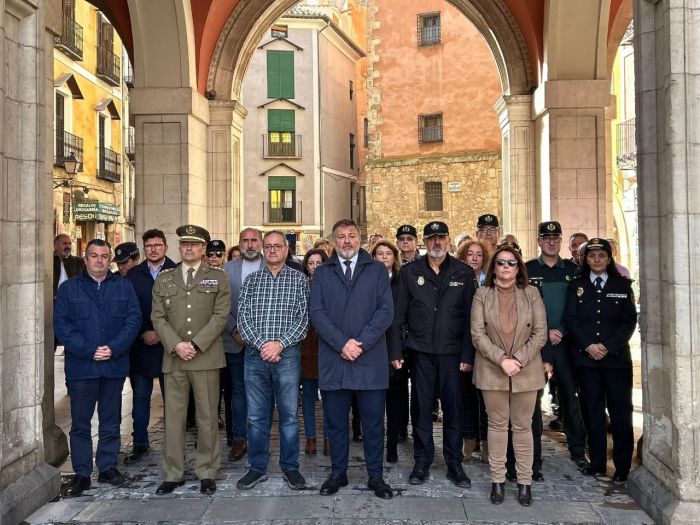 Minuto de silencio en el Ayuntamiento por las víctimas de la DANA