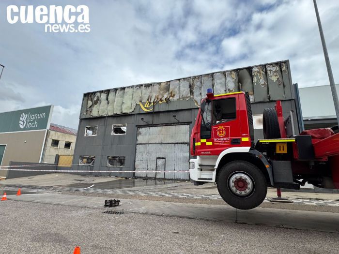 Un incendio devasta la nave de Rubiocar, quemando los 15 autobuses que había en su interior