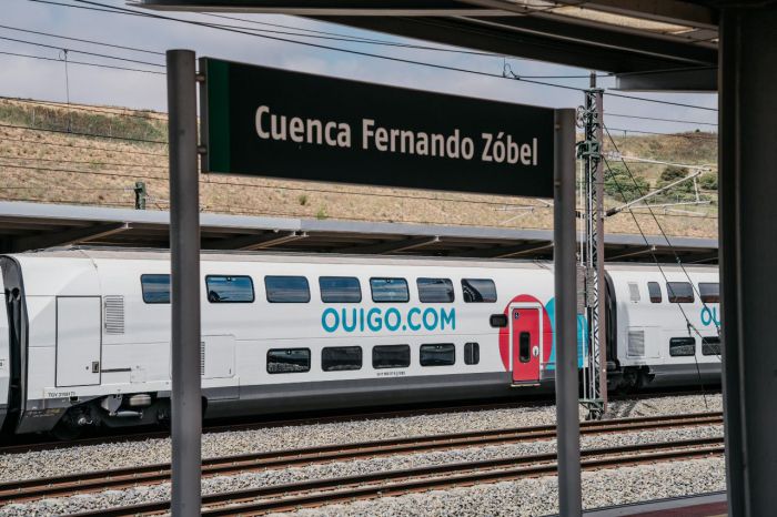 Tren Ouigo en la estación Cuenca Fernando Zóbel