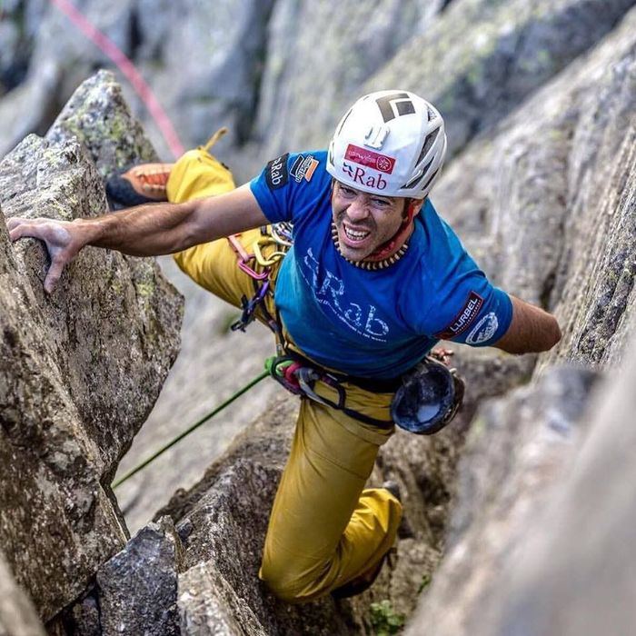 Pedro Cifuentes, entre el hielo y el fuego: alpinista y bombero en sus ratos libres