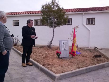 ARMHCUENCA completa el memorial del cementerio de Tarancón con una cuarta placa