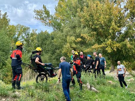 Los Bomberos de Cuenca se forman en el uso de material adaptado para personas con discapacidad y movilidad reducida