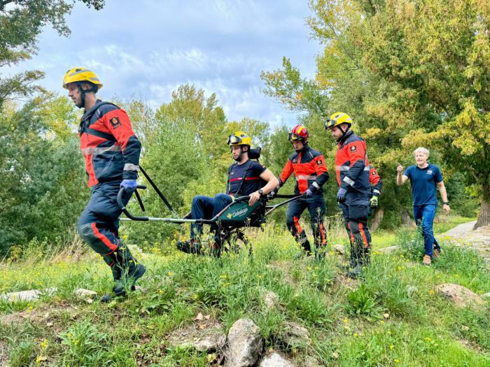 Los Bomberos de Cuenca se forman en el uso de material adaptado para personas con discapacidad y movilidad reducida