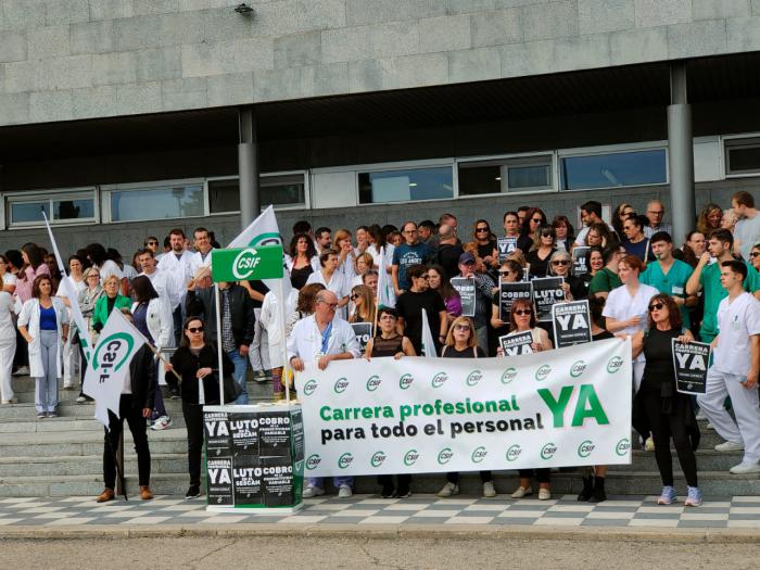 CSIF lleva a cabo concentraciones en la puerta de hospitales para exigir al Sescam el fin de las políticas de recortes