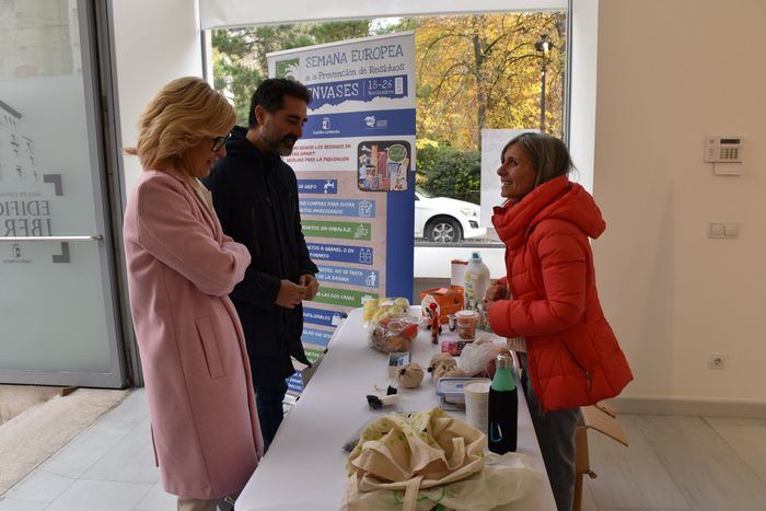 La campaña “No te dejes envolver” para la prevención de la producción de residuos llega a Cuenca