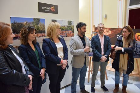 La Diputación acoge la exposición fotográfica de la II Carrera Solidaria Amiab con el objetivo de normalizar la discapacidad