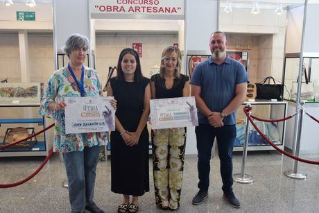 ‘Cómoda policromada con diversas técnicas de restauración’ se alza con el premio Obra Artesana en la XXXVII Feria de Artesanía