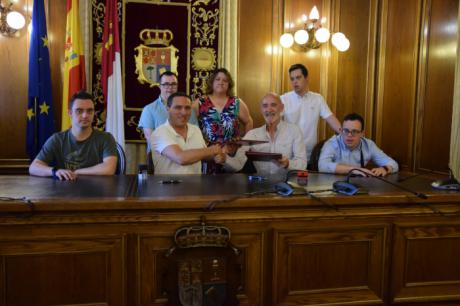 Diputación y ADOCU renuevan su alianza con la firma del convenio por 40.000 euros para fomentar la inclusión laboral