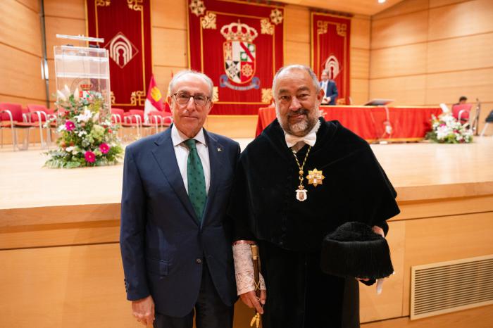 El presidente de Globalcaja hace valer el compromiso de la entidad con la UCLM durante la apertura del curso académico