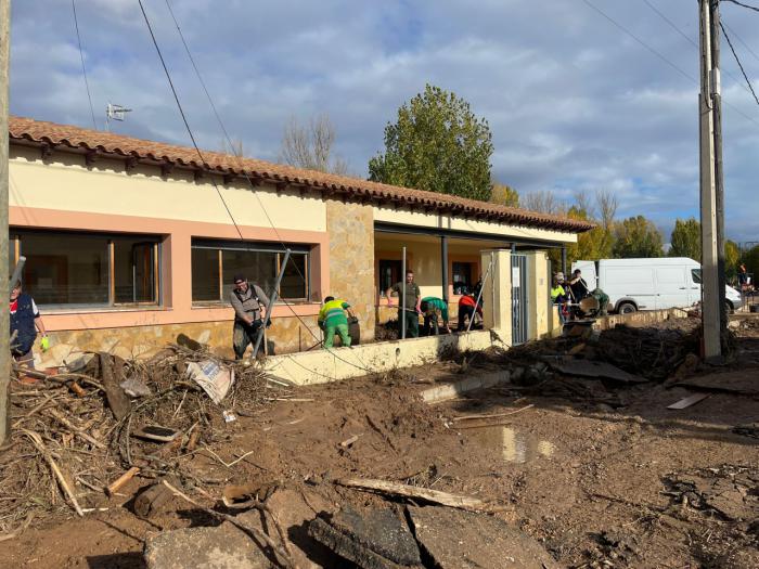 Quinto día de limpieza y achique de agua en Mira