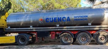 La Diputación de Cuenca presta ayuda para llevar agua a varios municipios de Guadalajara con una cisterna de 20.000 litros