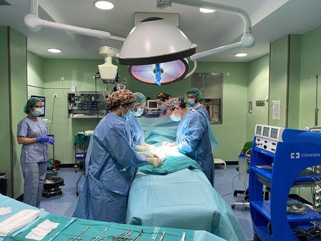 El trabajo en red impulsado permite que los cirujanos pediátricos de Albacete operen a los niños de Cuenca en el Virgen de la Luz