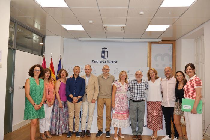 El Virgen de la Luz se jubila a lo grande reconociendo el trabajo realizado por todos los profesionales en los últimos 60 años