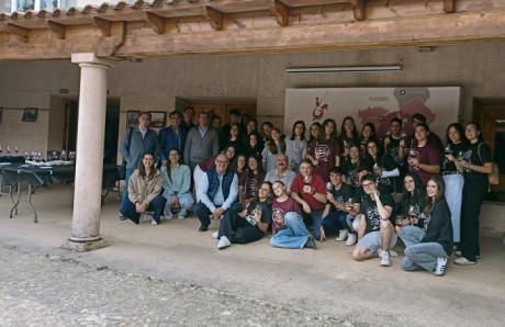 Jóvenes alumnos de la UCLM desmitifican los tópicos del vino con el curso de verano en DO La Mancha