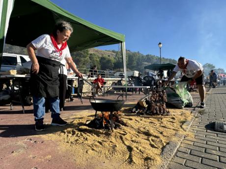 El tradicional ‘Concurso de Gachas’ de San Mateo reúne a más de 40 peroles en el Castillo