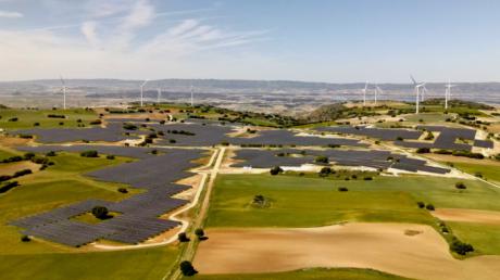 ACCIONA Energía inaugura una planta fotovoltaica de 19,7 MWp en el parque eólico de Peralejo