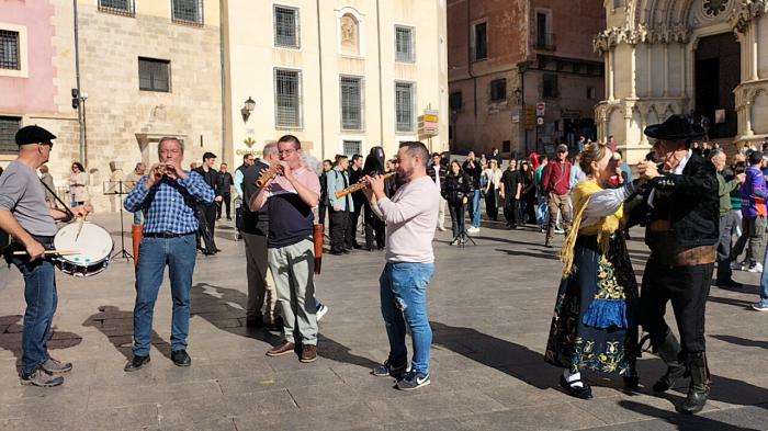 La música inunda el Casco Antiguo en una jornada dominical de conciertos