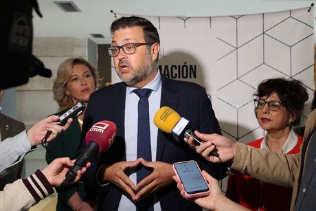 Pastor afirma que los docentes "no pueden hablar de recortes" desde que gobierna García-Page