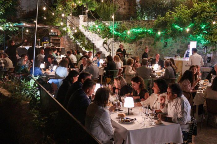 Lleno absoluto en la cena emblemática celebrada en los jardines de la Posada de San José