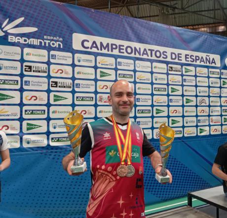 El albatros José Luis Martín subcampeón de España de Parabádminton en dobles masculino