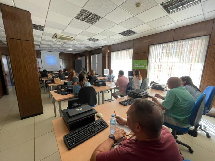 Una veintena de empresarios asisten a la jornada de CEOE CEPYME Tarancón sobre permisos laborales y conciliación