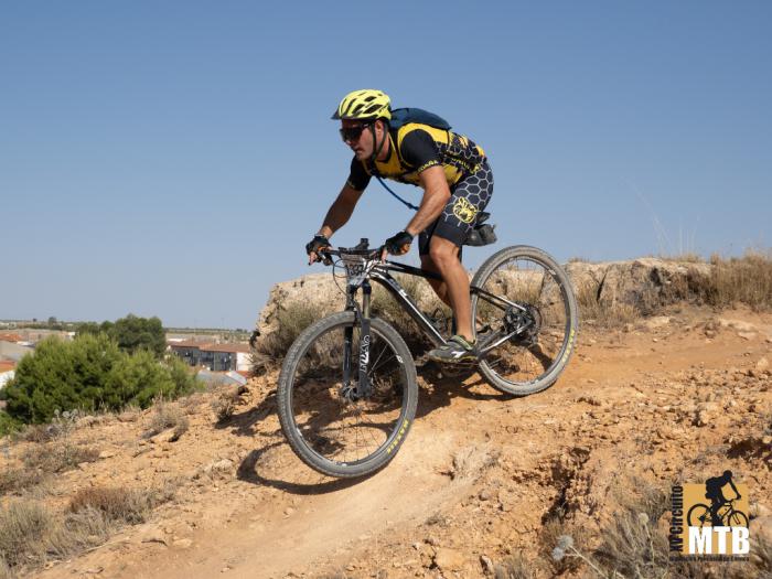 Xavi Calaf y Alba López, campeones en el memorial Jesús Velencoso del Circuito de MTB Diputación de Cuenca en Ledaña