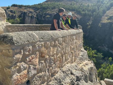 Finalizada la restitución del muro dañado de uno de los Miradores de San Martín