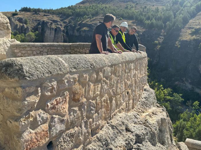 Finalizada la restitución del muro dañado de uno de los Miradores de San Martín