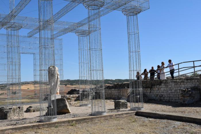 Se invierten 280.000 euros en el graderío del anfiteatro de Segóbriga y la recreación del pórtico del foro