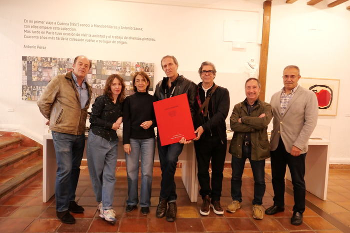 La FAP inaugura la exposición “Cinco Miradas”, una carpeta homenaje a Antonio Pérez