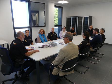 La Policía Nacional se reúne con representantes del sector de Turismo en Cuenca